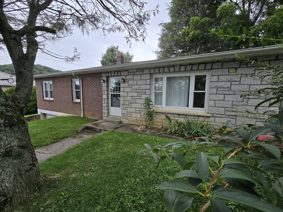 109 Gragg St in Boone, NC - Building Photo