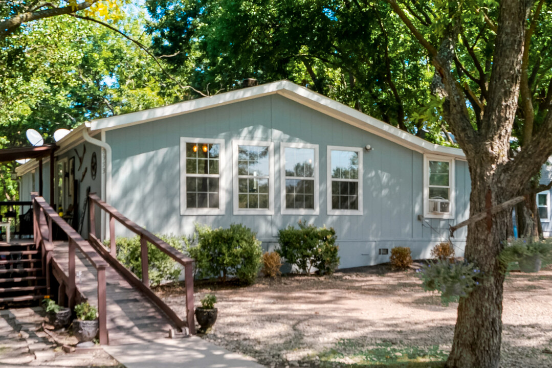 8953 County Road 864 in Princeton, TX - Building Photo