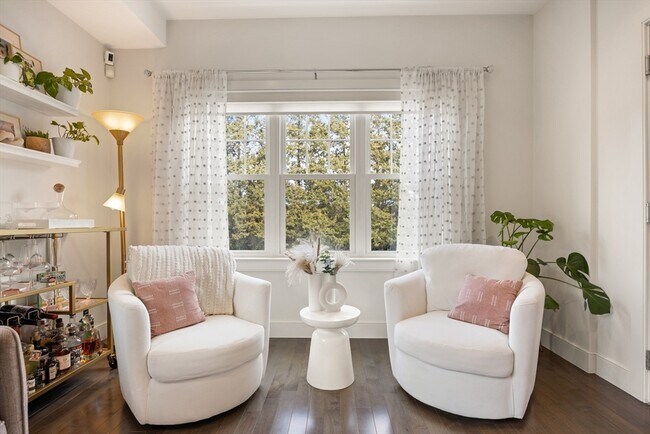361 Maverick St, Unit #2 in Boston, MA - Building Photo - Building Photo
