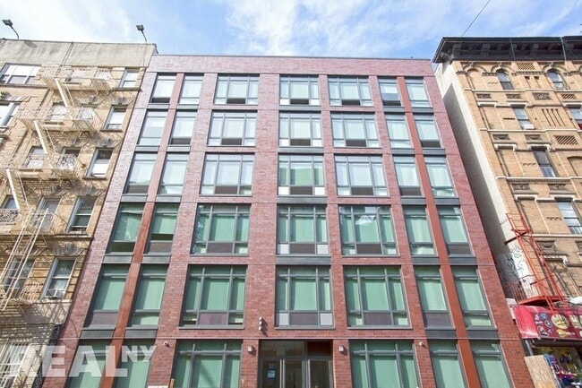 321 E 3rd St in New York, NY - Building Photo - Building Photo