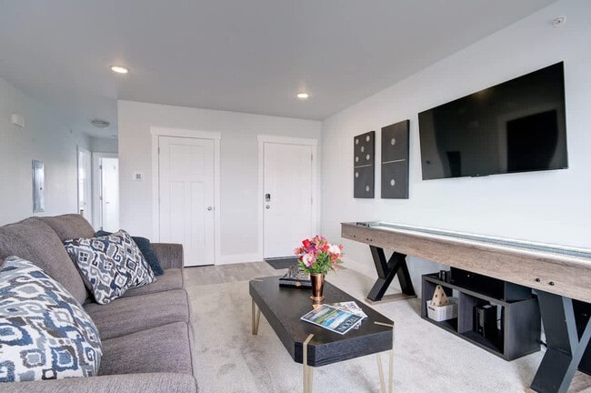 5242 Fallon St in Bozeman, MT - Foto de edificio - Building Photo