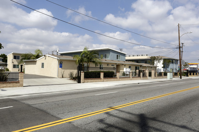 Tiki Apartments in Huntington Park, CA - Building Photo - Building Photo