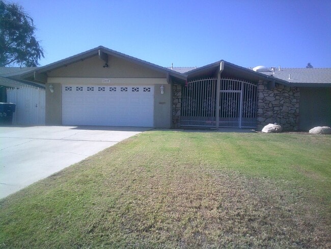 6400 Cochran Dr in Bakersfield, CA - Building Photo - Building Photo