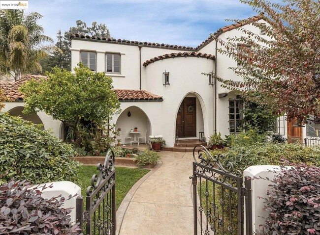property at 801 Grosvenor Pl