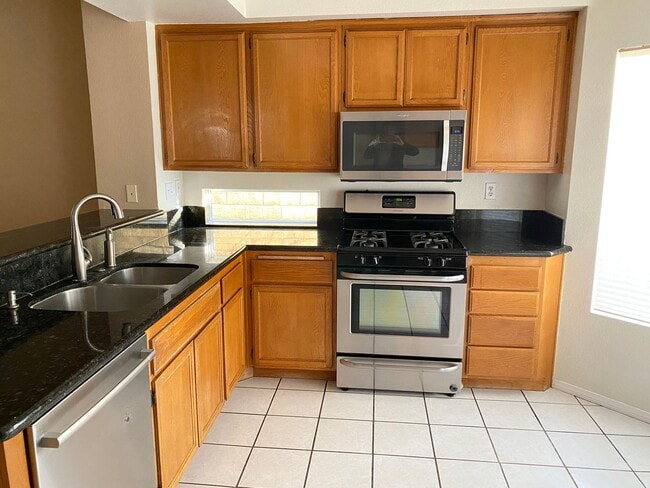3014 Sleepy Hollow St in Simi Valley, CA - Building Photo - Building Photo