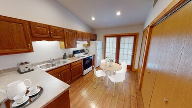 1216 W Ash St, Unit NA in Springfield, IL - Building Photo - Building Photo