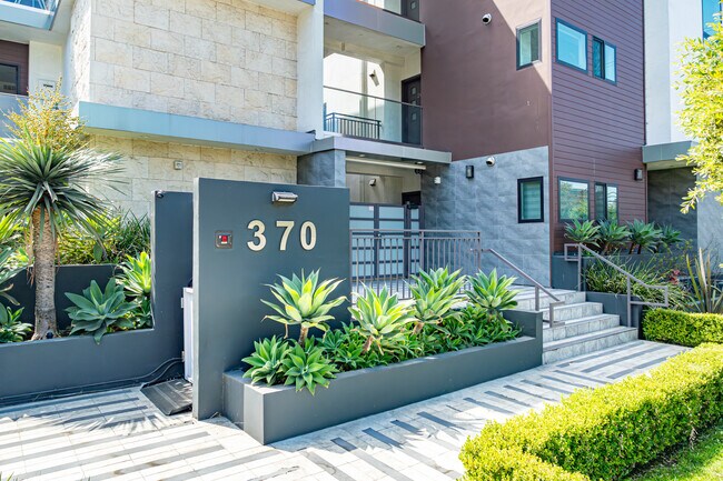 370 Salem St in Glendale, CA - Building Photo - Building Photo