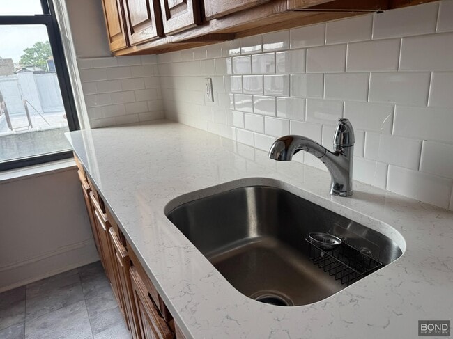 31-14 35th St in Queens, NY - Building Photo - Building Photo
