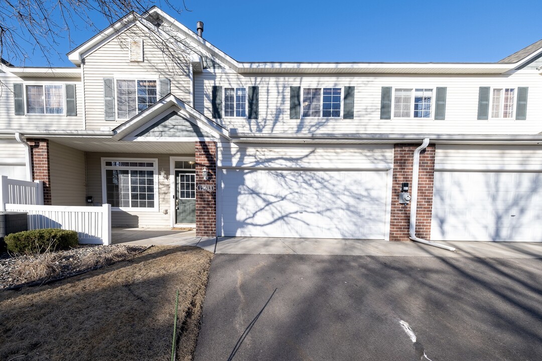 19613 Escalade Way in Farmington, MN - Building Photo