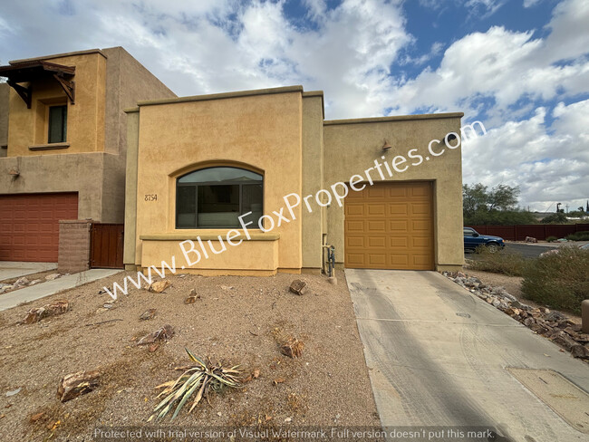 8754 E Perry Park Cir in Tucson, AZ - Foto de edificio - Building Photo