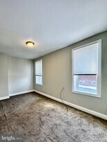 139 E North Ave in Baltimore, MD - Building Photo