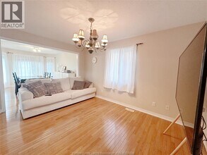 940 Greenpark Blvd in Windsor, ON - Building Photo - Building Photo
