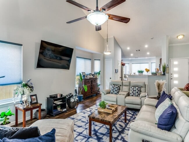 6008 Meadowdale Rd in Arlington, TX - Building Photo - Building Photo