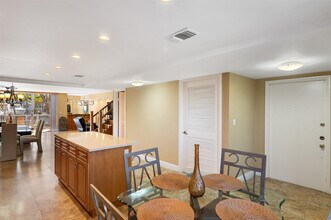 822 NE 25th Ave in Hallandale Beach, FL - Building Photo - Building Photo