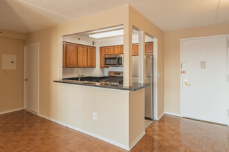 Metro View in Astoria, NY - Building Photo - Interior Photo