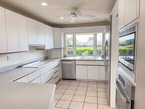 2274 Caminito Castillo in San Diego, CA - Building Photo - Building Photo