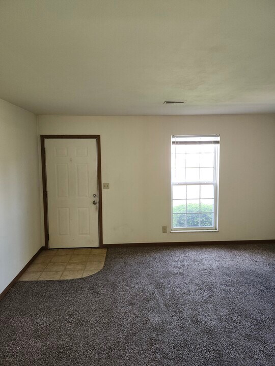 2 Peartree Ln in Glen Carbon, IL - Building Photo
