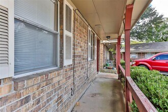 1035 Lovett St in Tomball, TX - Building Photo - Building Photo