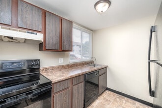 Clarendon Heights in Syracuse, NY - Foto de edificio - Interior Photo
