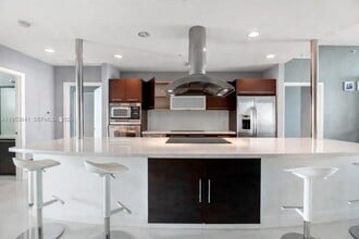 7930 East Dr in North Bay Village, FL - Building Photo - Building Photo