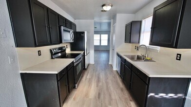 1021 Periwinkle Dr in Yukon, OK - Building Photo - Building Photo