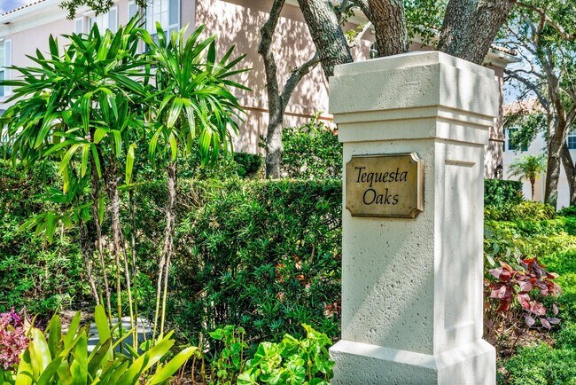 73 Laurel Oaks Cir in Jupiter, FL - Foto de edificio - Building Photo