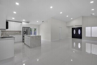 803 NW 133rd Ct in Miami, FL - Building Photo - Building Photo