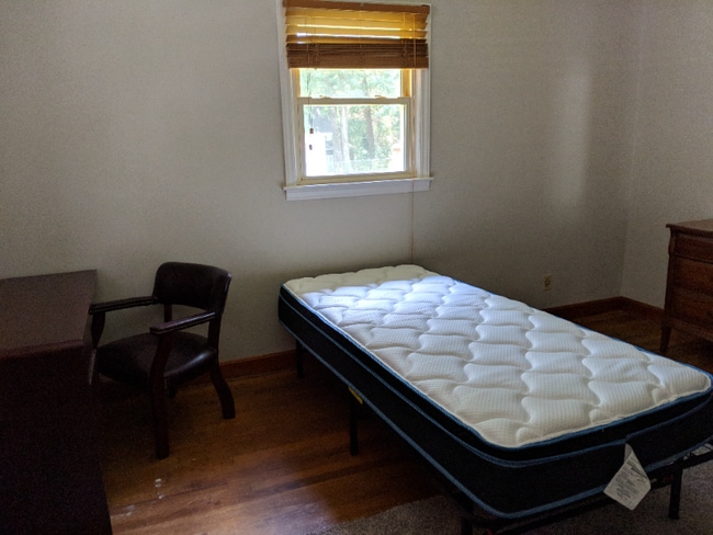 2 Pembroke Ln