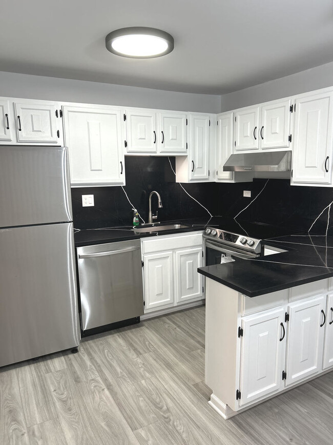 4436 Arbor Cir in Downers Grove, IL - Building Photo - Building Photo