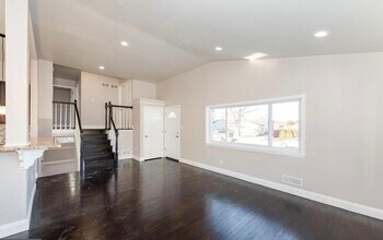 3327 Essex Rd in Baltimore, MD - Foto de edificio - Building Photo