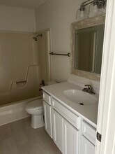 4645 E Oakwood Dr in Pleasant Hill, IA - Building Photo - Building Photo