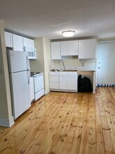 842 State St, Unit 2nd fl right in New Haven, CT - Foto de edificio - Building Photo