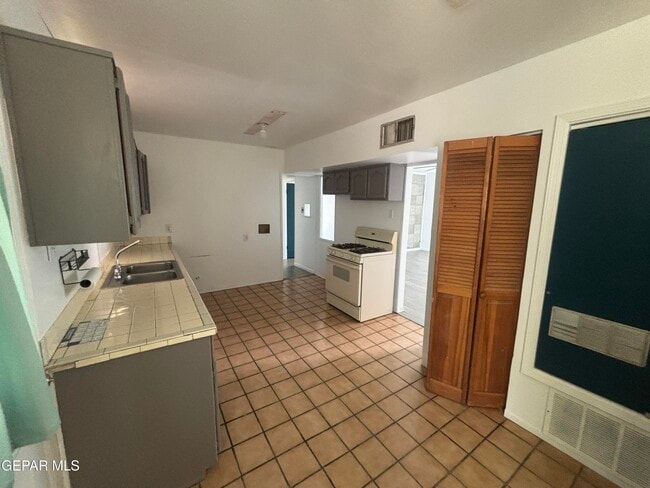 property at 619 Alethea Park Dr