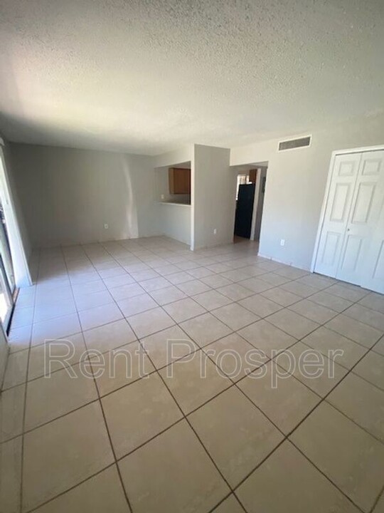 169 Scottsdale Square Photo