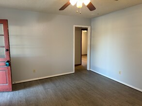 9 Dakota Dr in Shawnee, OK - Building Photo - Building Photo