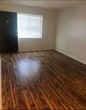 9327 La Grange Rd, Unit 1 in Louisville, KY - Building Photo - Building Photo
