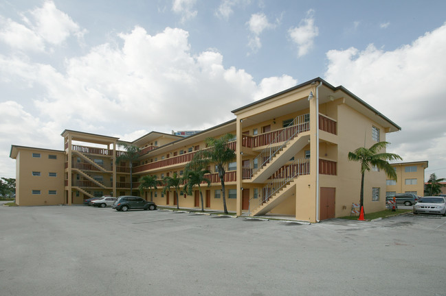 Continental Springs Apartments in Miami, FL - Building Photo - Building Photo