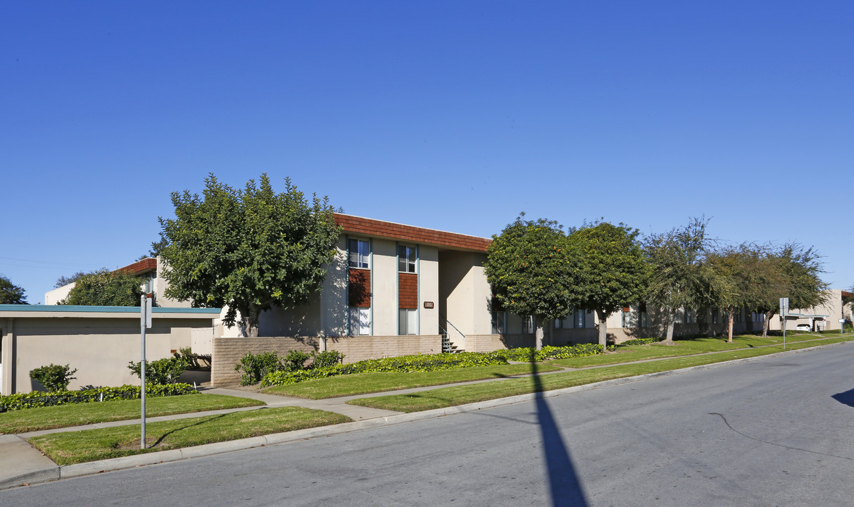 Plaza Apartments in Salinas, CA - Building Photo