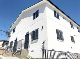 410 Sloat St in Los Angeles, CA - Building Photo