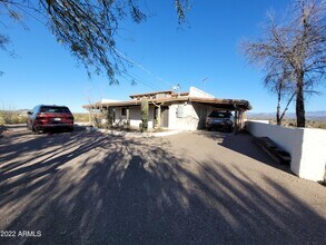 1090 S Lazy Fox Rd in Wickenburg, AZ - Foto de edificio - Building Photo