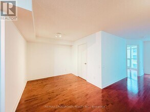 21 Carlton St. in Toronto, ON - Building Photo - Building Photo