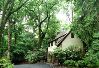 80 Tulip Ave in West Orange, NJ - Building Photo - Building Photo