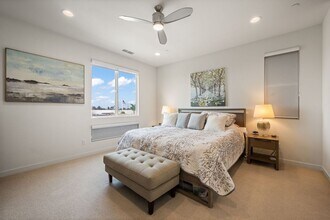 1068 Hampton Dr in Costa Mesa, CA - Building Photo - Building Photo