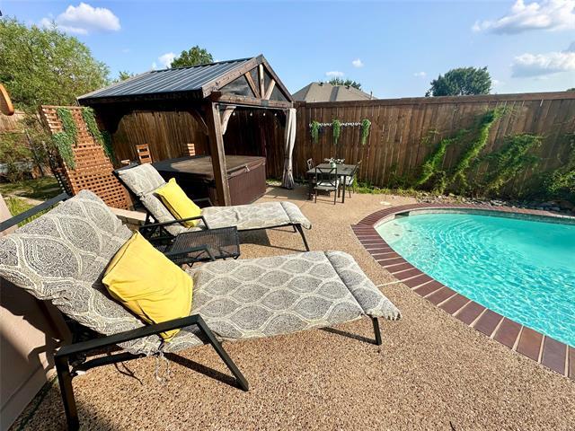 198 Radecke Rd in Krum, TX - Building Photo - Building Photo