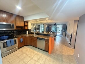 896 N Federal Hwy in Lantana, FL - Foto de edificio - Building Photo