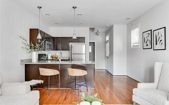 2104 E Broad St, Unit B in Richmond, VA - Building Photo