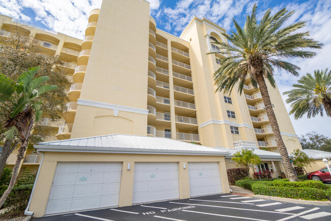 134 Starboard Ln in Merritt Island, FL - Foto de edificio - Building Photo