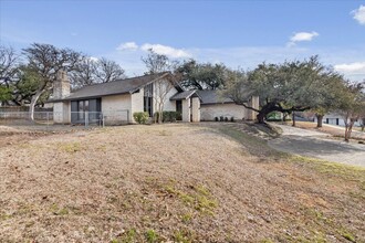 1141 Forest Grove Dr in Waco, TX - Foto de edificio - Building Photo