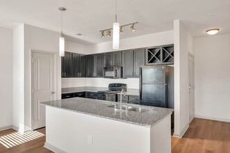Boulevard at Lakeside in Oklahoma City, OK - Building Photo - Building Photo