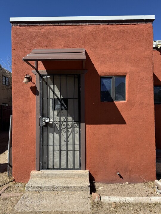 304 Texas St NE in Albuquerque, NM - Building Photo